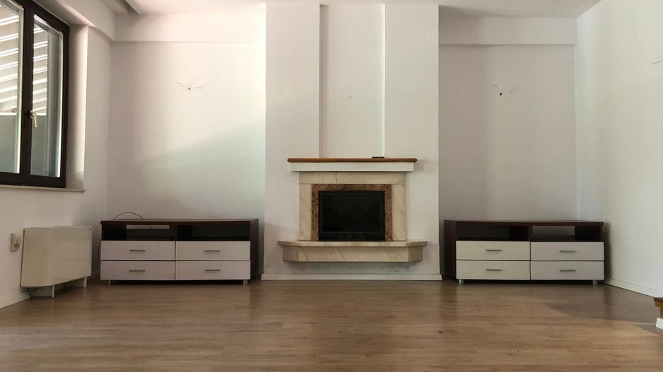 Vila 6 camere cu iesire la lacul Baneasa teren 317 mp - Poză 5