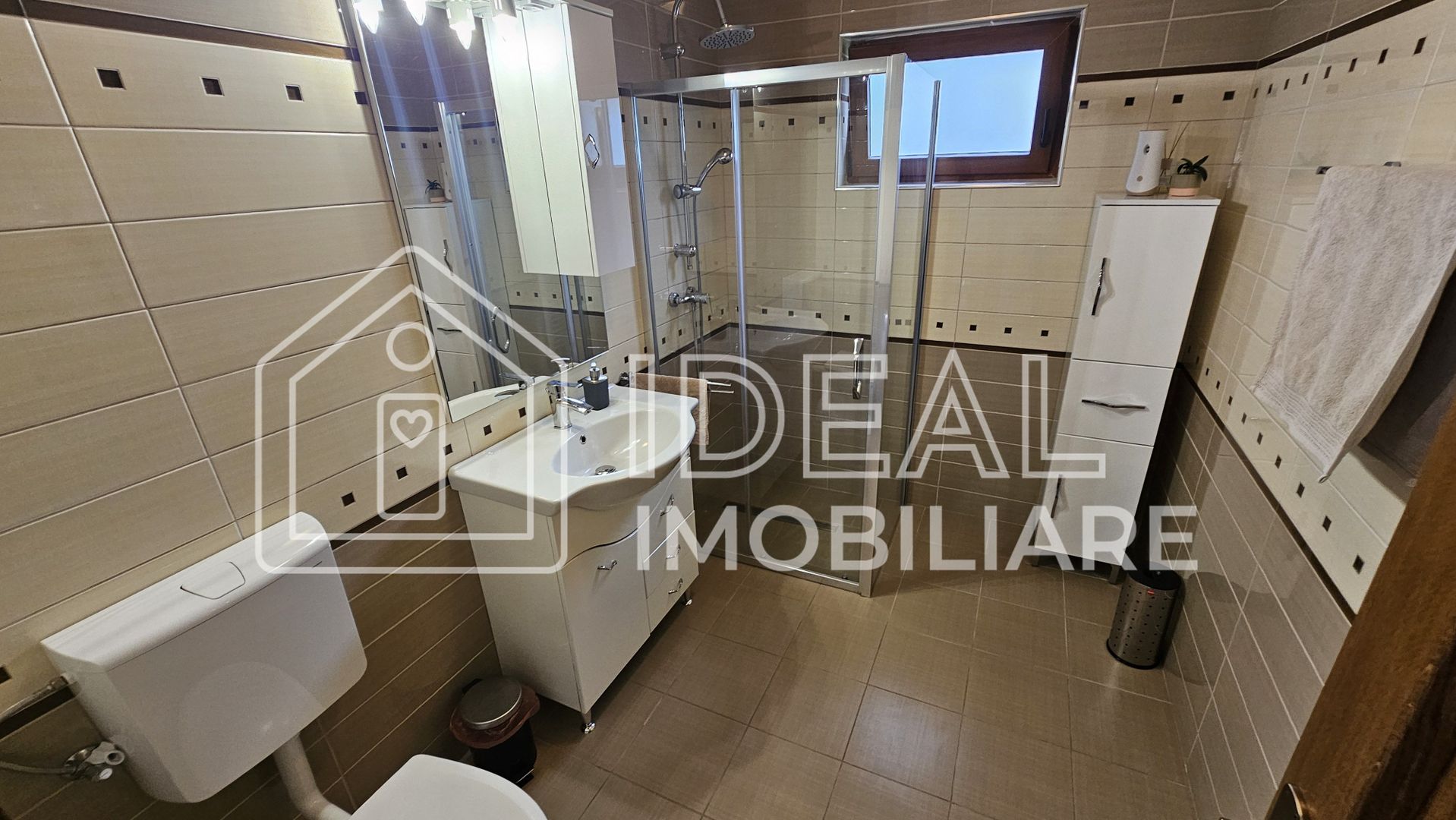 Casă deosebită, cu 5 camere, cu teren de 1132 mp – Cisnădioara - Poză 19