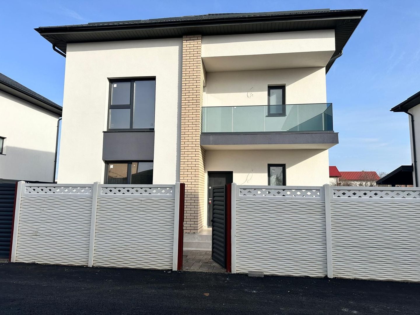 CASA SINGULARA, TOATE UTILITATILE, 4 CAMERE, TEREN 400 MP, COMISION 0% - Poză 1