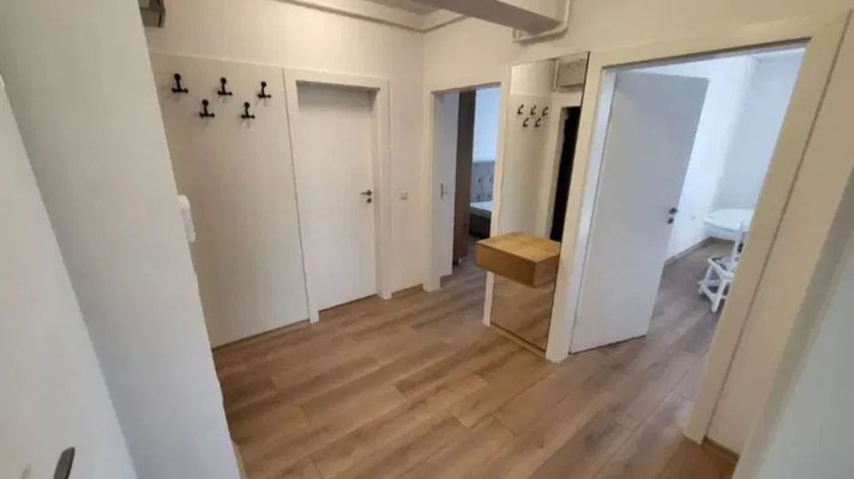 De vanzare apartament  cu 3 camere, Complex Crizantema, etaj 5, 135.000 E - Poză 3