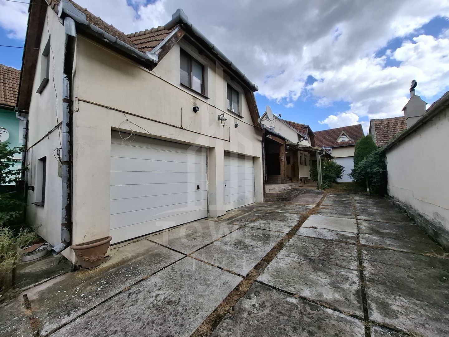 Casă cu doua corpuri de cladire de vânzare în Cornățel (an constructie 2003) - Poză 2