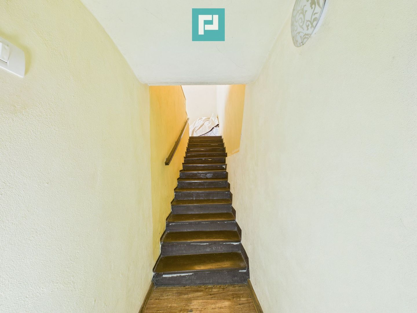 Casă cu 4 camere în zona Parneava - Poză 15