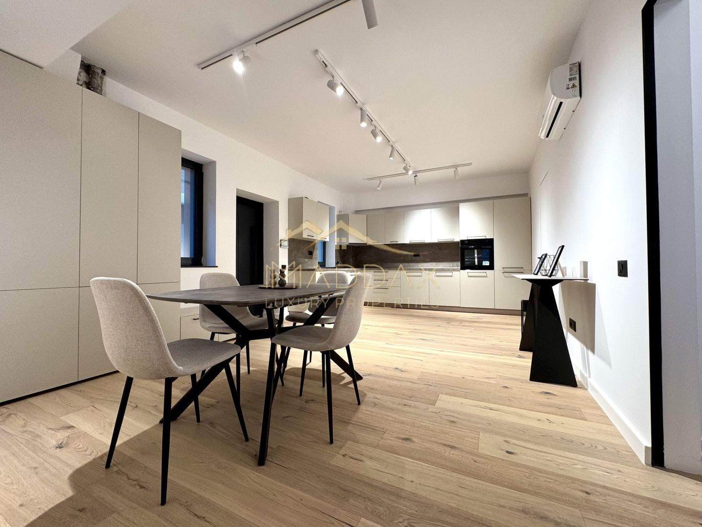 Apartament LUX*3 Camere*Prima închiriere* Parcare inlcusa// Aviatiei - Herastrau - Poză 1