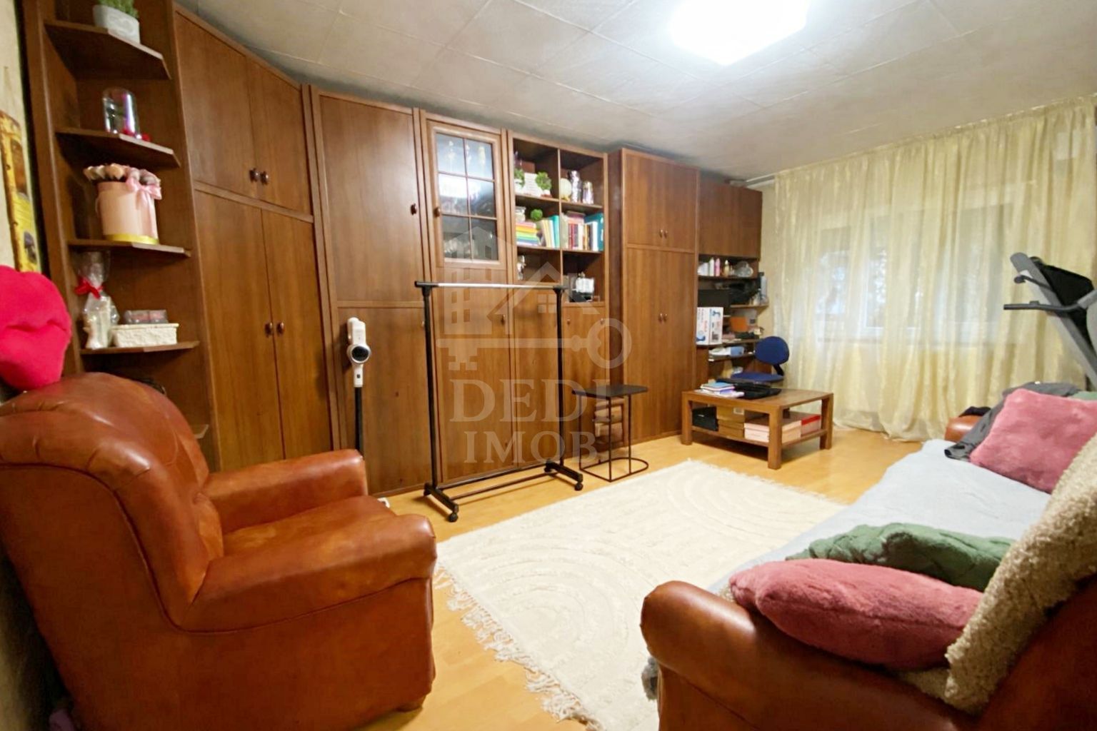 Apartament 2 camere de vânzare in zona Rogerius, Oradea - Poză 1