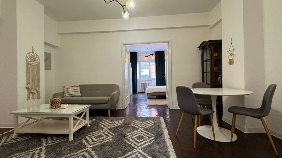 Apartament ultracentral 3 camere proaspat renovat - Poză 2