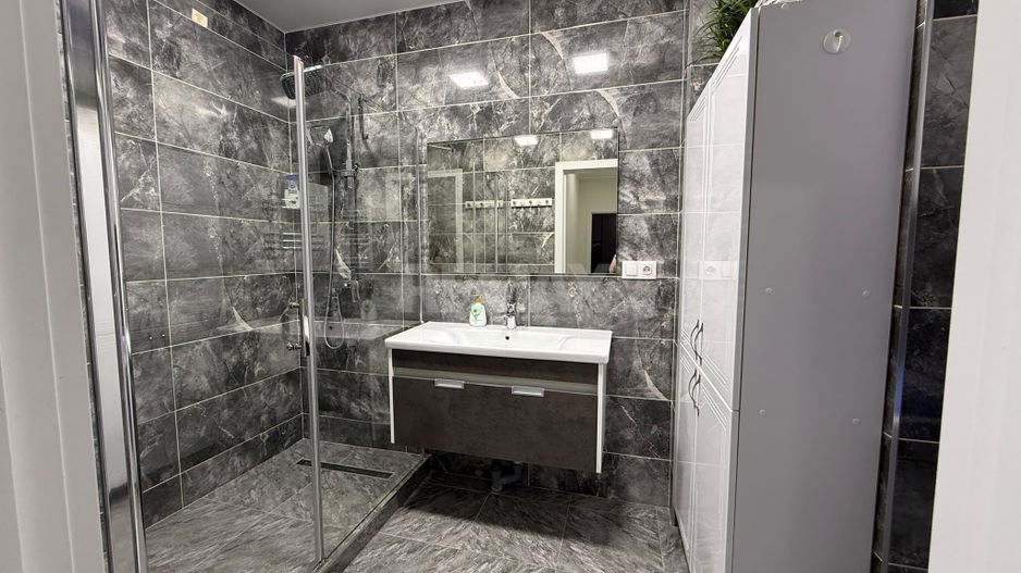 Apartament cu 2 dormitoare si living chiar in centrul Chișinăului - Poză 16