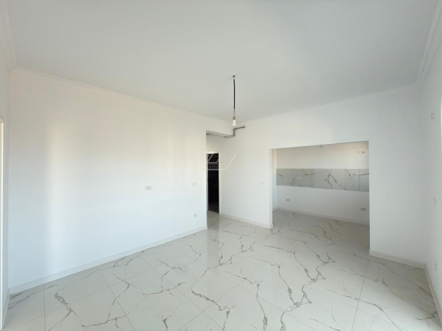 Etaj 1. Loc de parcare. Asfalt. - Poză 2