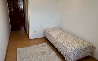 Cameră de cămin cu baie proprie și vedere spre Castelul Corvinilor - Poză 4