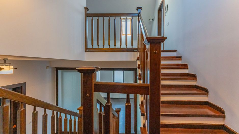 Casă modernă cu garaj și 4 dormitoare, aproape de Piața Sfatului - Poză 16