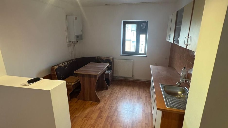 Apartament 3 camere de vânzare – Tineretului, zona Biserică - Poză 5
