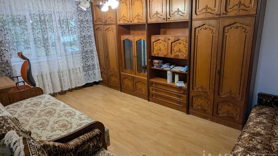 Apartament 4 camere decomandate, etaj intermediar,  zona Kaufland - Poză 1