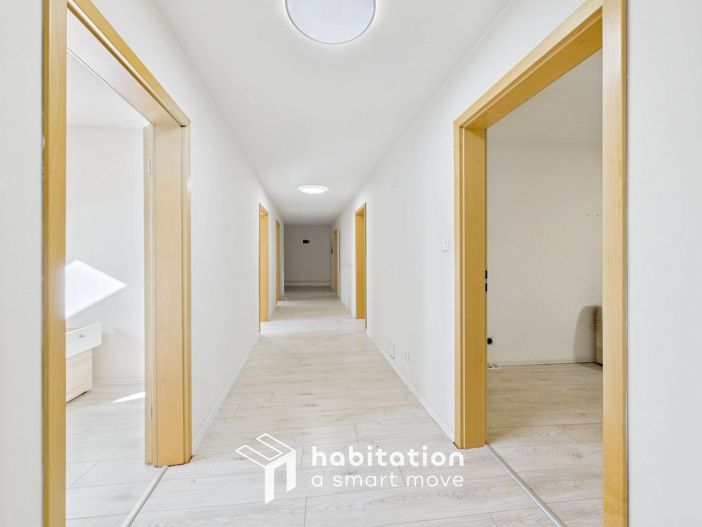 Casă de închiriat în zona Lunei – ideală pentru locuit sau birouri - Poză 19