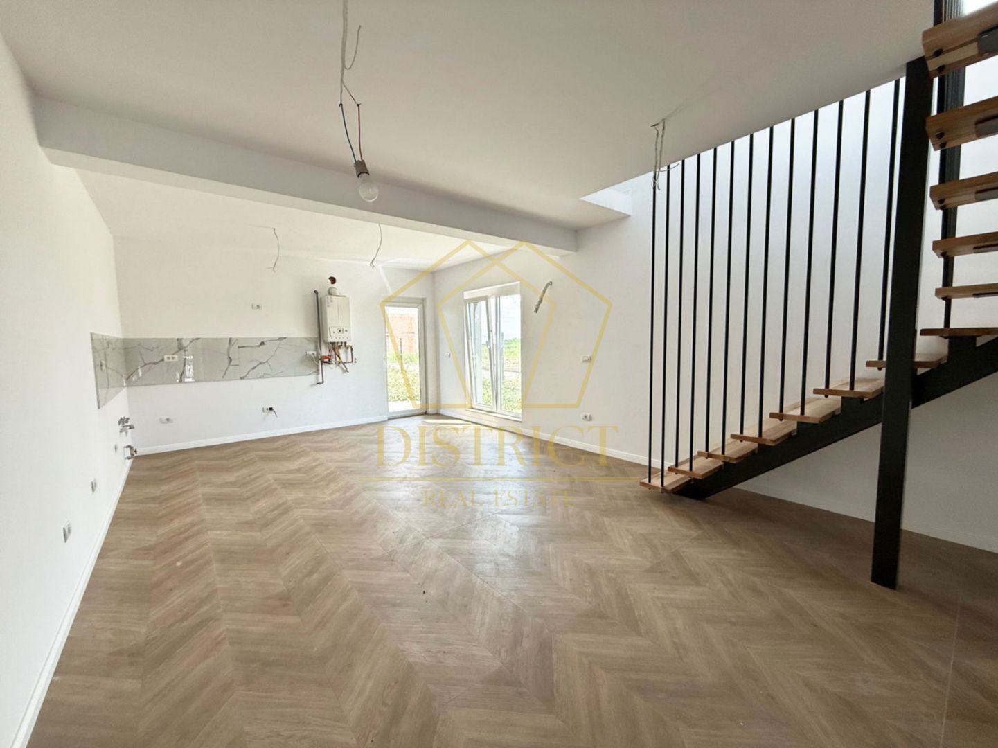 Duplex modern cu 4 camere | Covaci - Poză 1