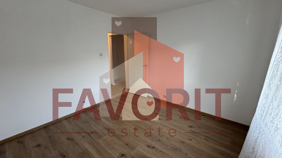 Decomandat. Model spatios. Disponibil imediat. Etaj intermediar. - Poză 13