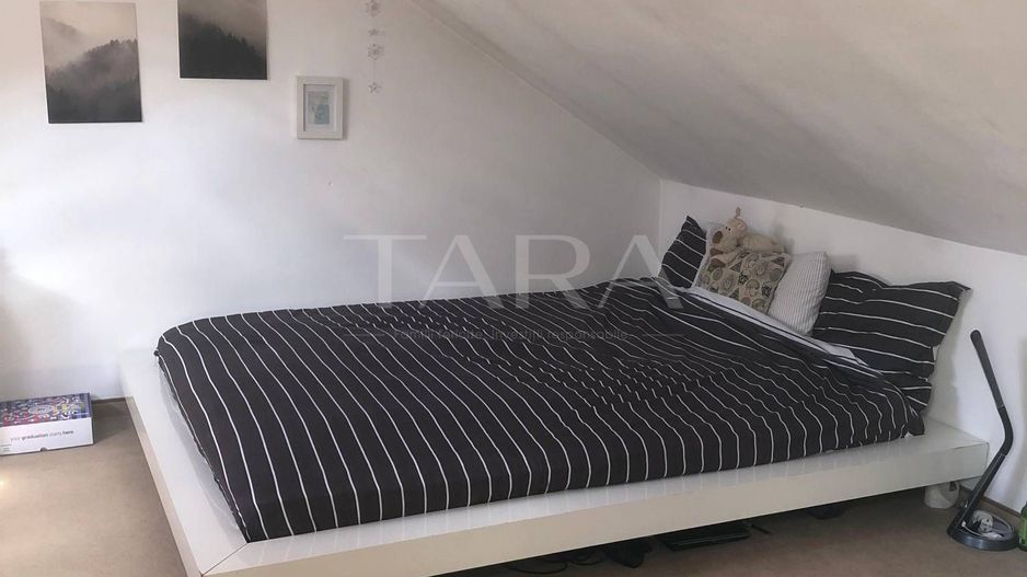 Apartament la mansardă, cu scară interioară. - Poză 7