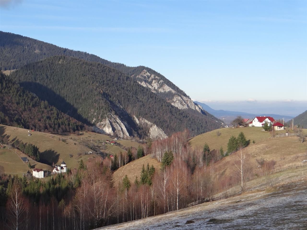 In locatia de basm: - Pestera, Moieciu, Brasov, utilitati, accesibilitate - Poză 5