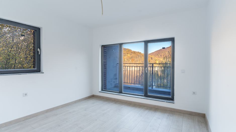 Casă / Vilă cu 4 camere de vânzare - Poză 3