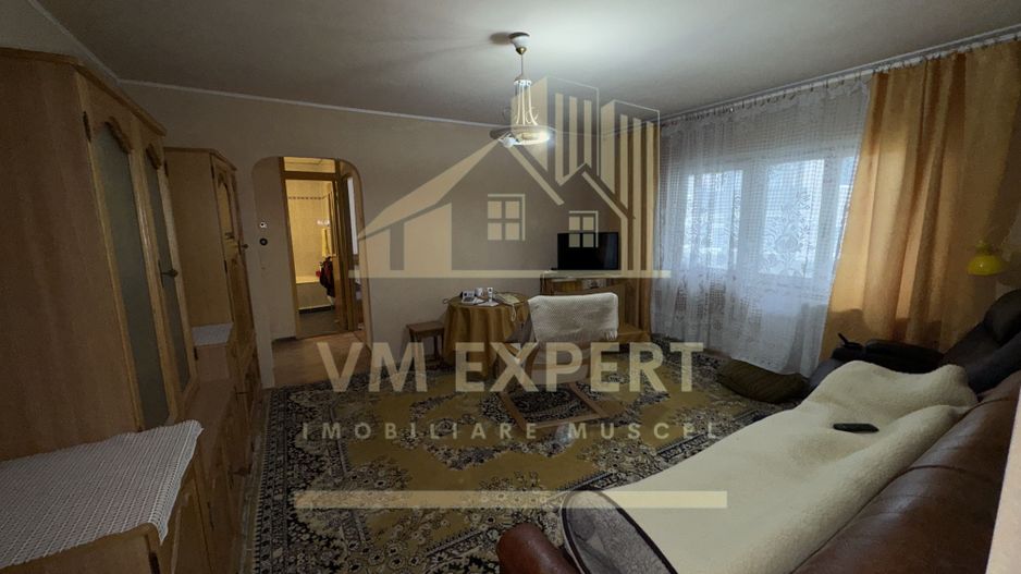 APARTAMENT 2 CAMERE ETAJ 2 CAMPULUNG VIȘOI - Poză 1