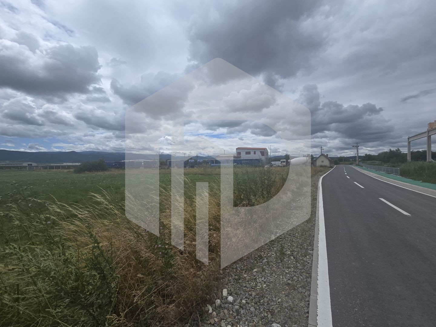 Teren intravilan industrial 4540 m Cristian Sibiu - Poză 1