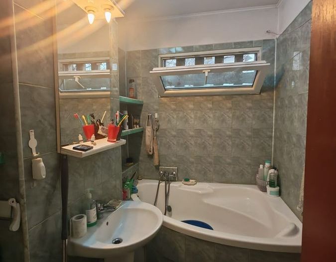 Apartament 3 camere, Brancoveanu, zona Covasna. Loc parcare. - Poză 3