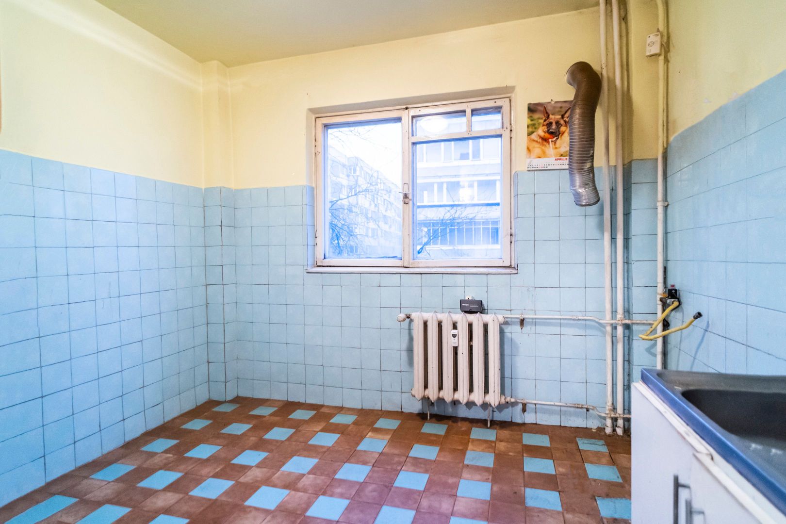 Drumul Taberei 3 camere, 4/10, bloc stradal, c-tie 1980, bucatarie mare, 2 bai - Poză 6