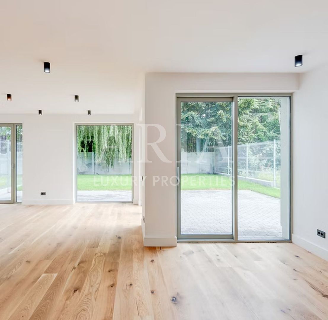 VILLA FIRST RENT – mai mult decât o casă, un stil de viață. - Poză 1