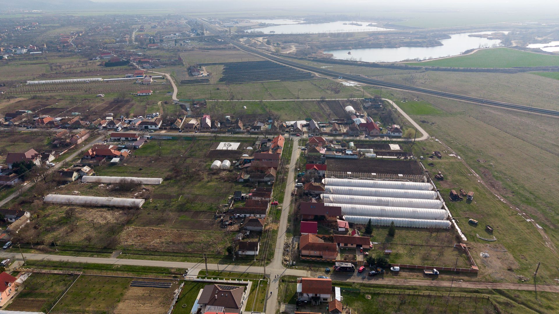 Teren 1.570 mp + casă din cărămidă–zonă liniștită - Poză 6