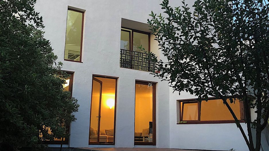 Apartament deosebit cu curte proprie si 2 locuri de parcare - Poză 7