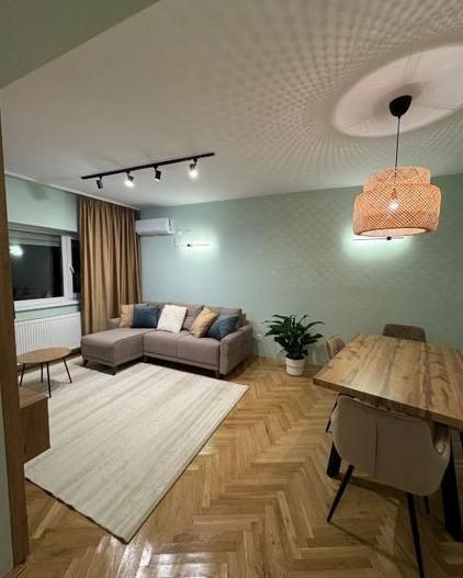 Apartament 2 camere decomandat, renovat complet, parcare, fără risc seismic - Poză 1