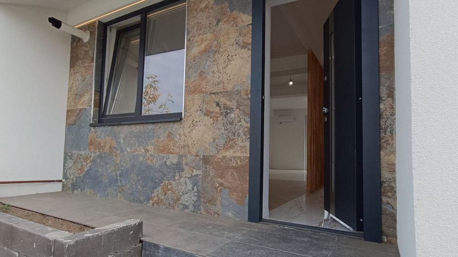 Casa Parter !4 dorm.+2 bai+2 parcari+teren liber 167mp! Calitate la su - Poză 3