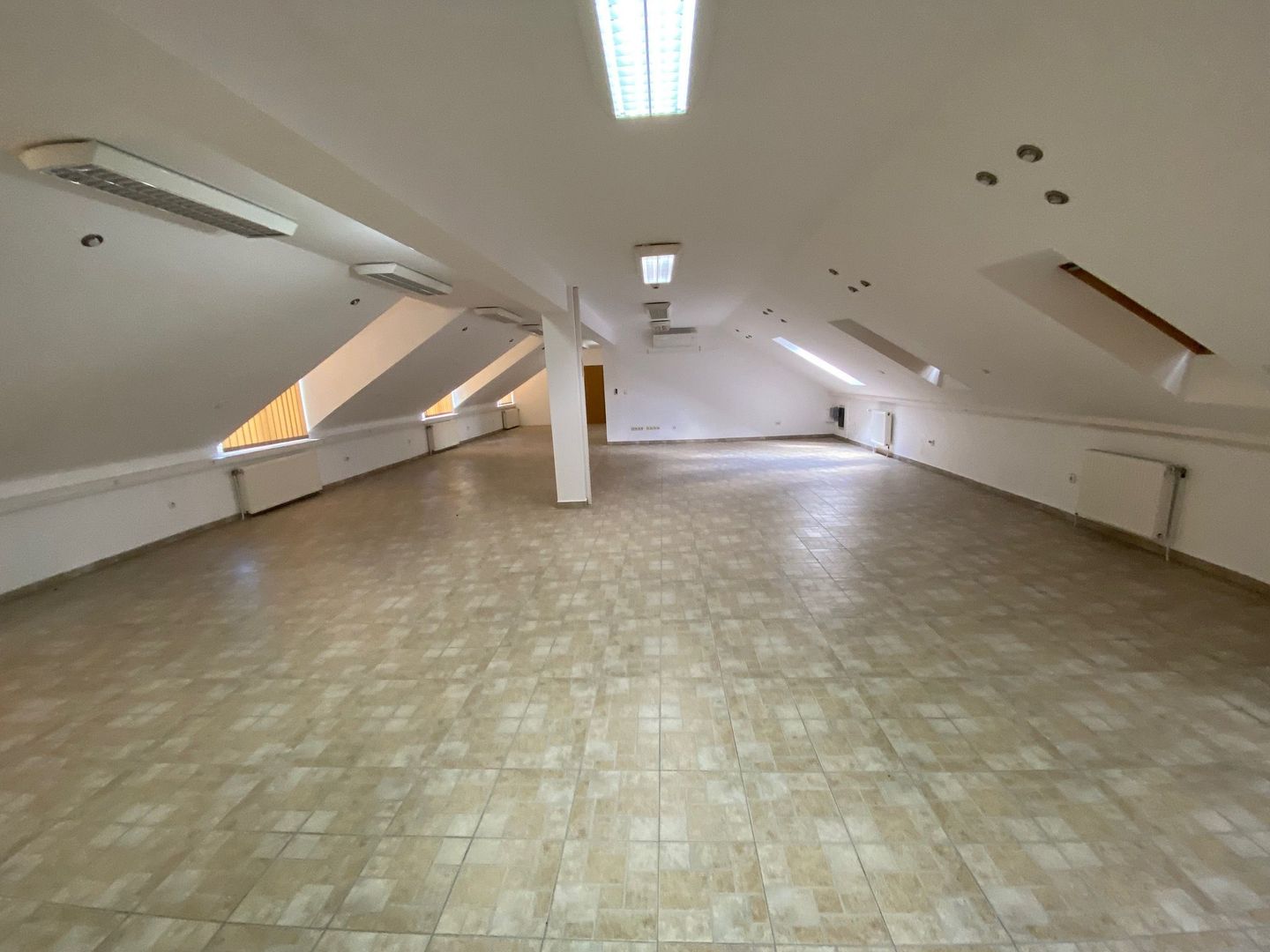 Cladire de birouri zona Olimpia Stadion  suprafață 1.100 mp - Poză 7