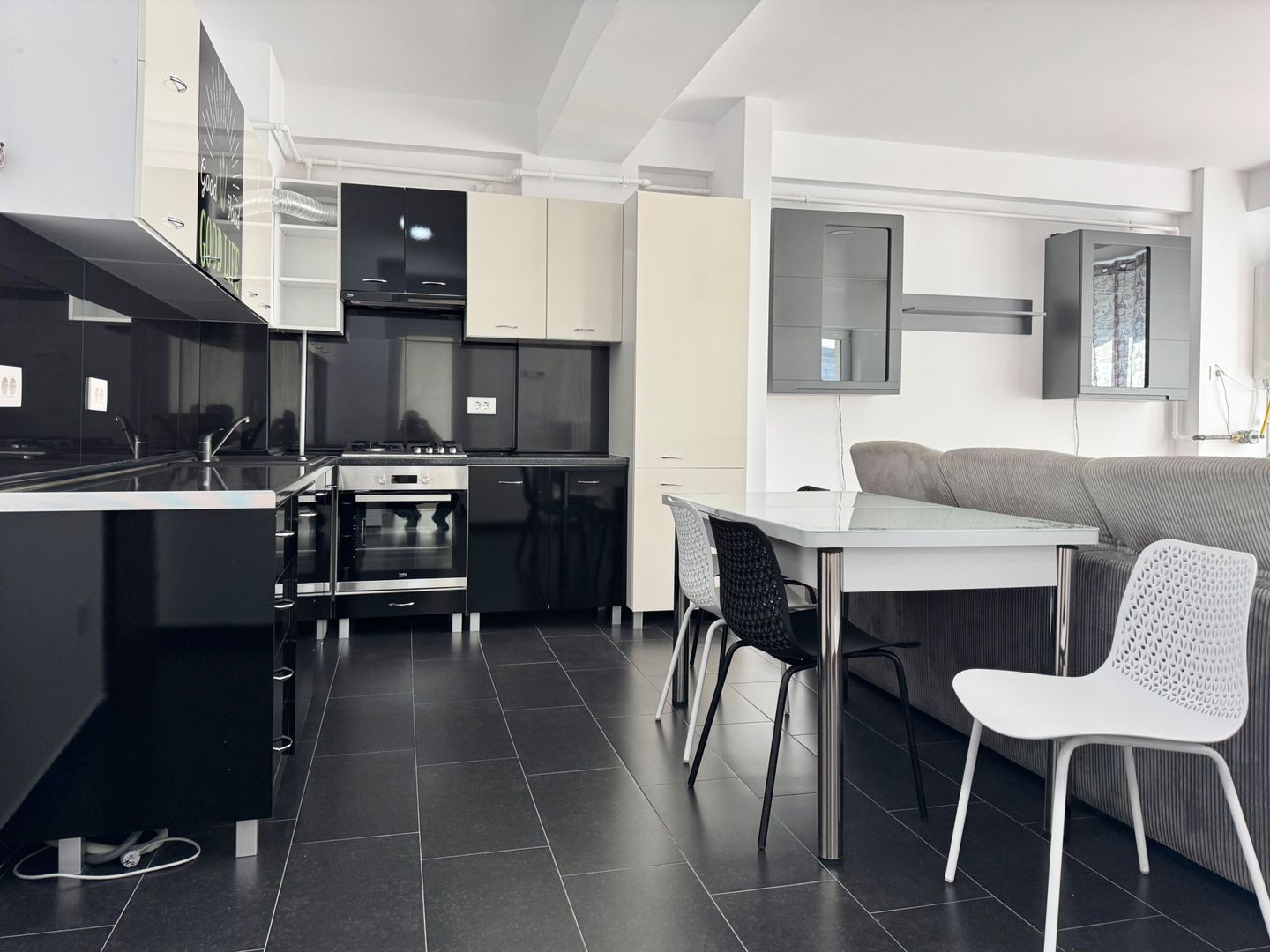 Apartament modern, lift și parcare – zona Calea Lipovei - Poză 9