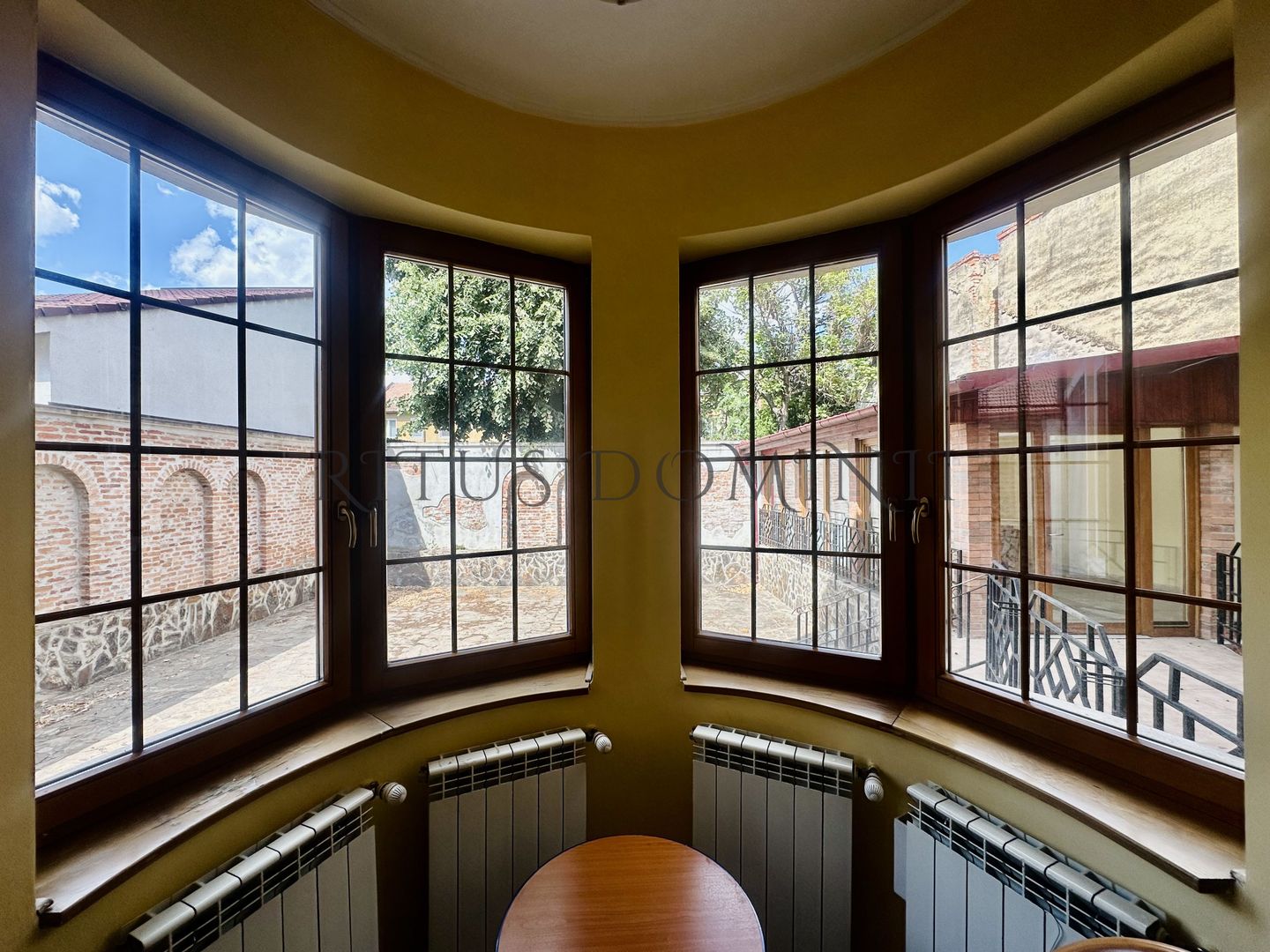 Casa de Închiriat Ultracentrala, 12 Camere, 10 Bai, 6 Parcari - Poză 3