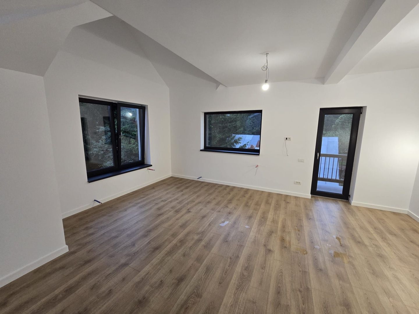 Apartament cu 4 camere 125 mp (4 garsoniere) la cheie + 60 mp pod - Busteni - Poză 15