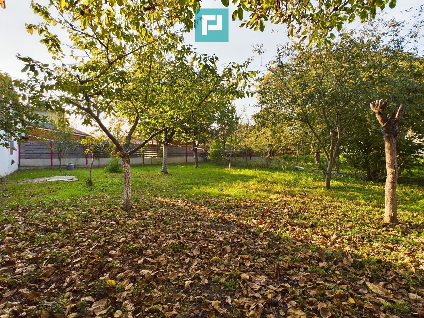 Teren intravilan între case în Șega - Poză 1