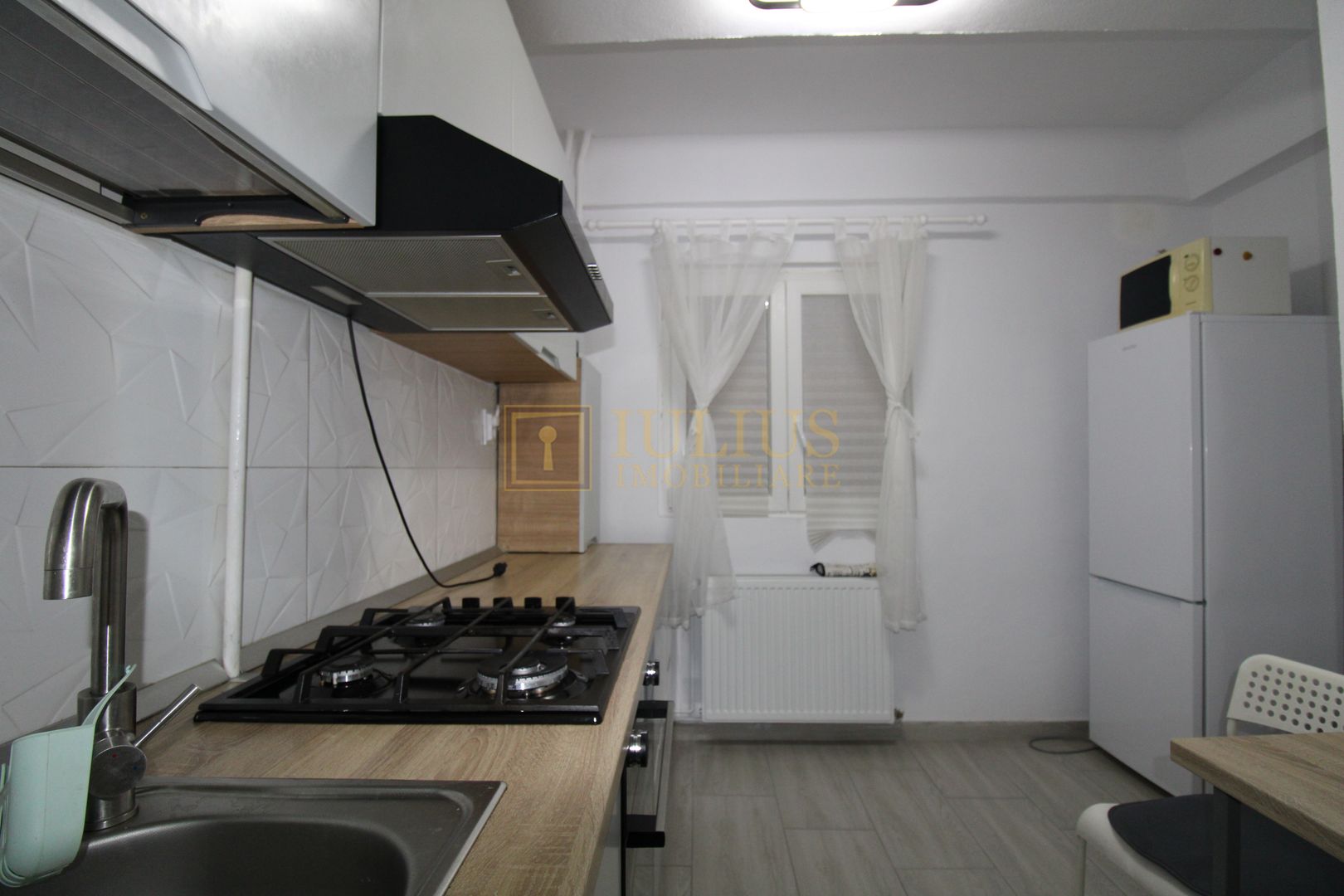 3 camere decomandate, balcon generos de 17 mp, bloc modernizat-Gh Lazăr - Poză 15