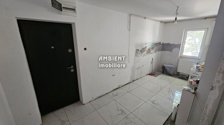 Apartament cu 4 camere, partial renovat, etaj 3, zona Donici. - Poză 7