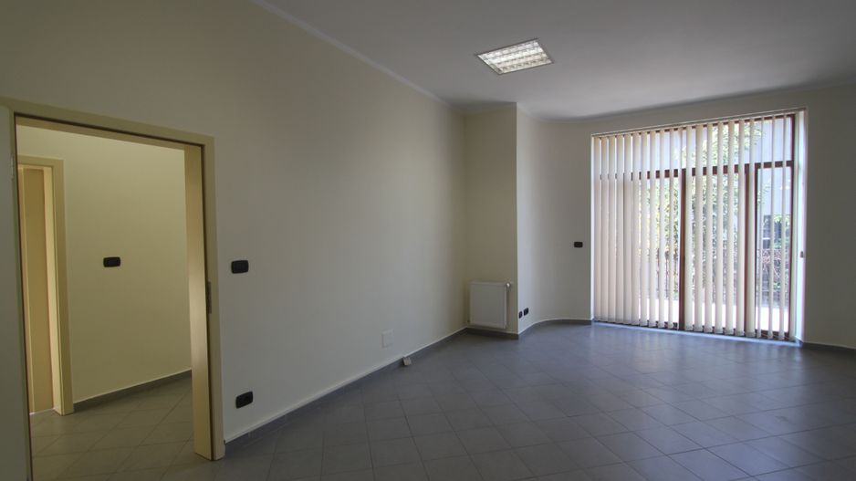 Birouri în vila - zona Balcescu - Poză 31