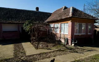 Casă cu teren generos de 2,880mp în Secusigiu - Poză 21