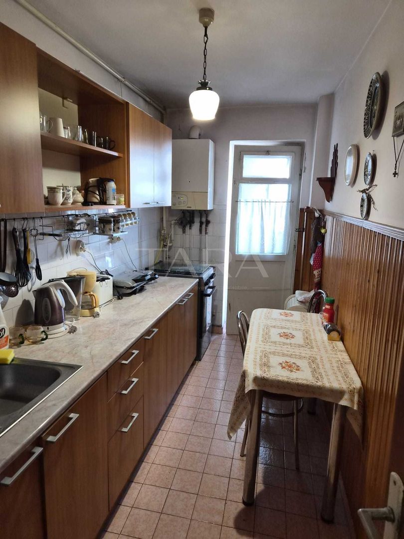 Apartament 3 camere decomandate, zona Minerva, etaj intermediar. - Poză 5