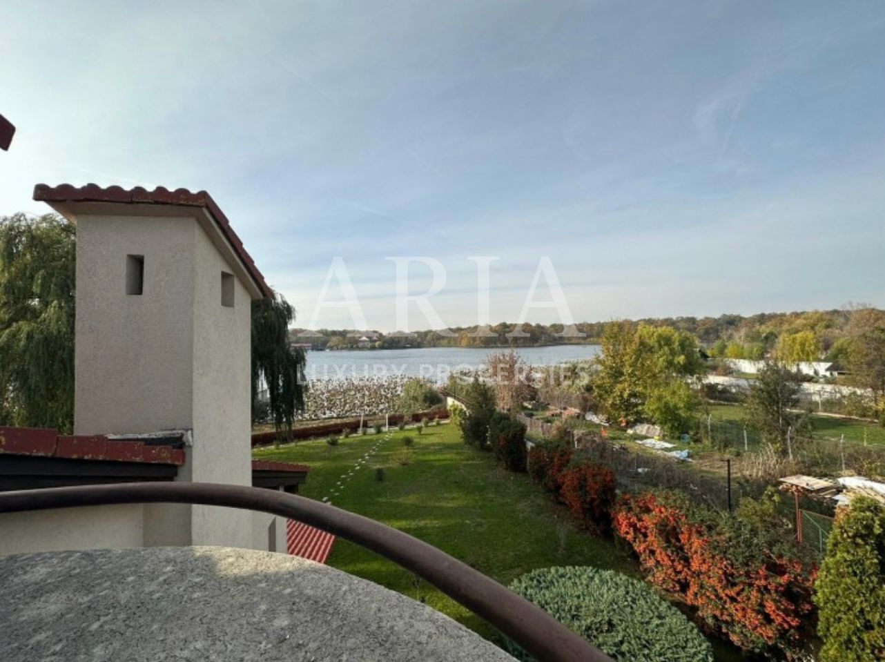 VILA SNAGOV WATERFRONT - PISCINA - PONTON 40M DESCHIDERE LA LAC - Poză 8