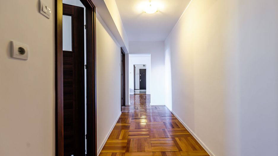 Apartament cu 3 camere în Vlaicu - Poză 4