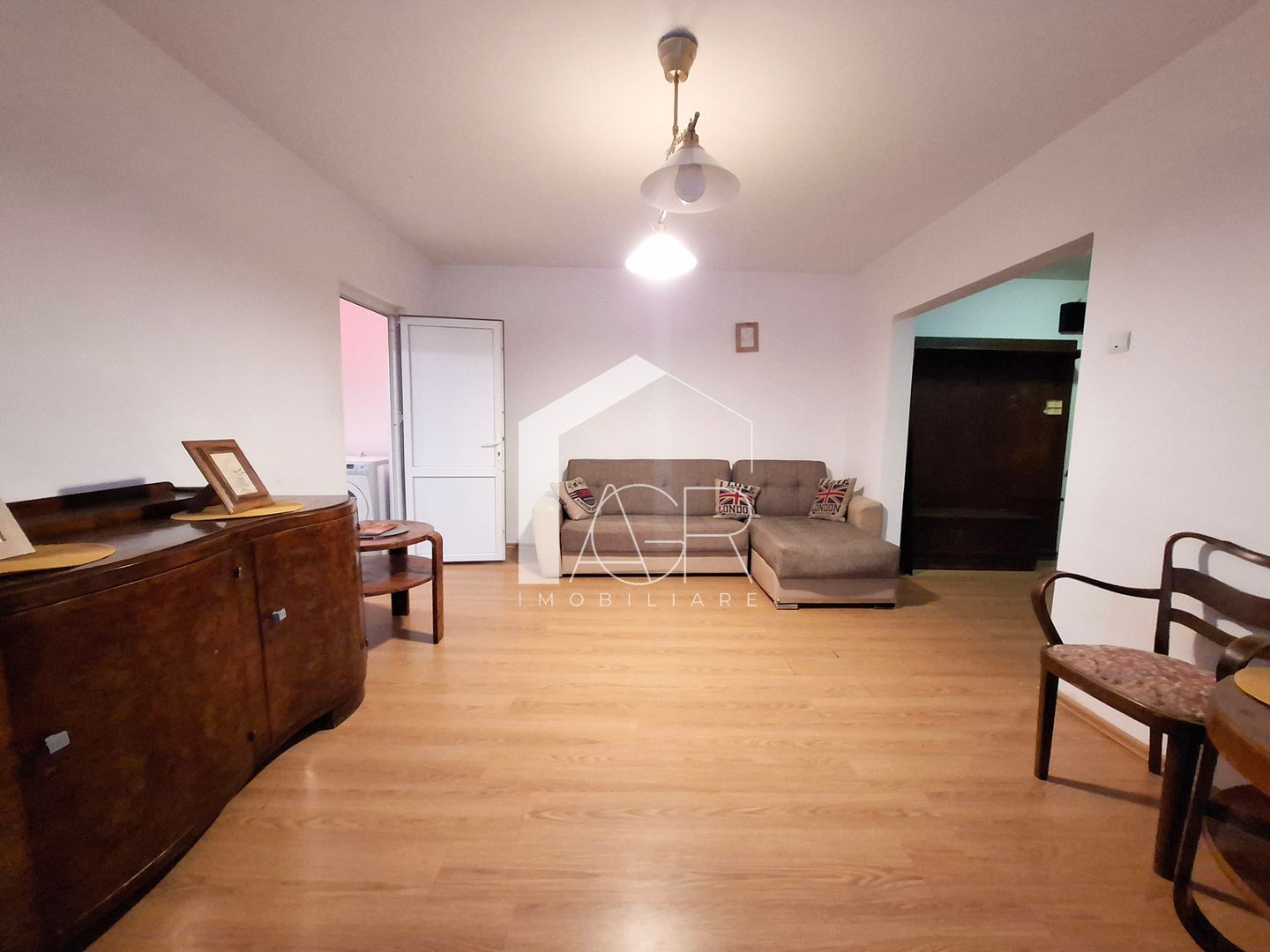 Apartament cu 2 camere de vanzare, zona Central - Poză 1