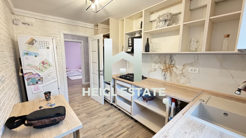 Apartament decomandat cu 3 camere si 2 bai in zona Soarelui - Poză 8