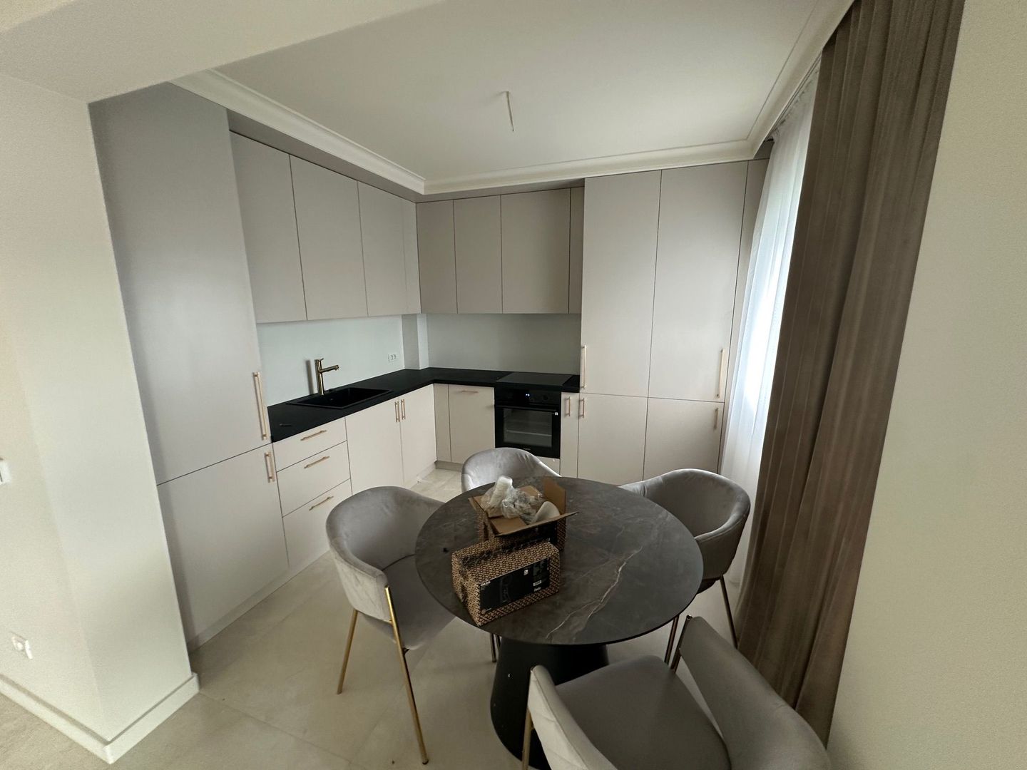 Apartment deosebit  se vinde complet mobilat - Poză 13