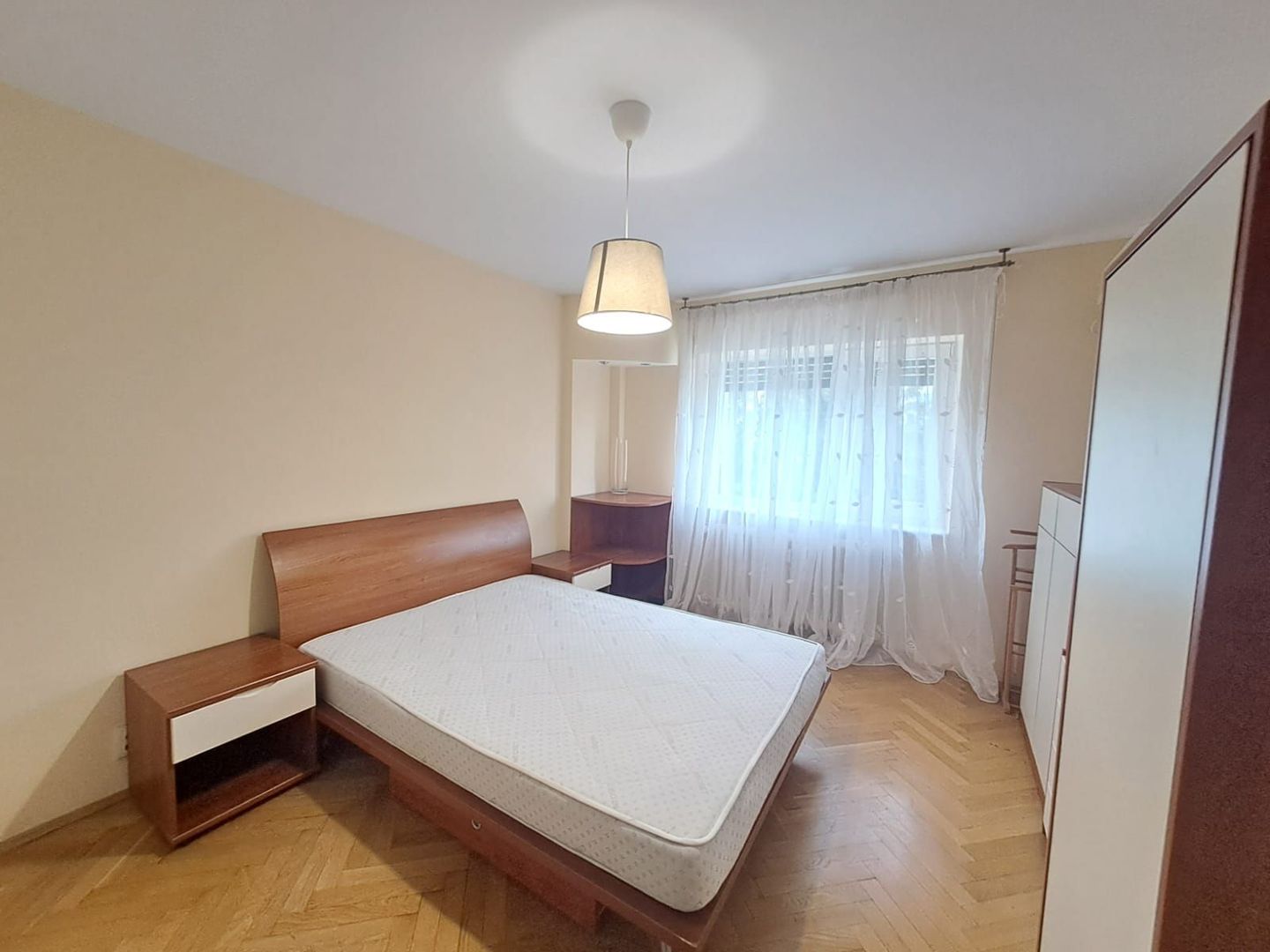Apartament 3 camere Metrou 1 Mai - Poză 3