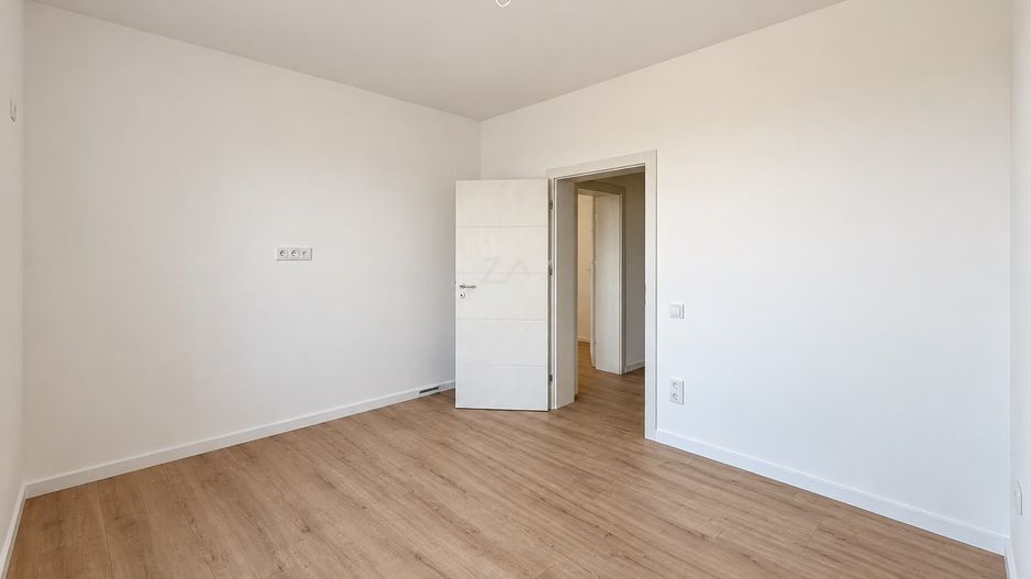 COMISION 0! Duplex finalizat cu 5 camere si 3 bai. Panouri solare. - Poză 17