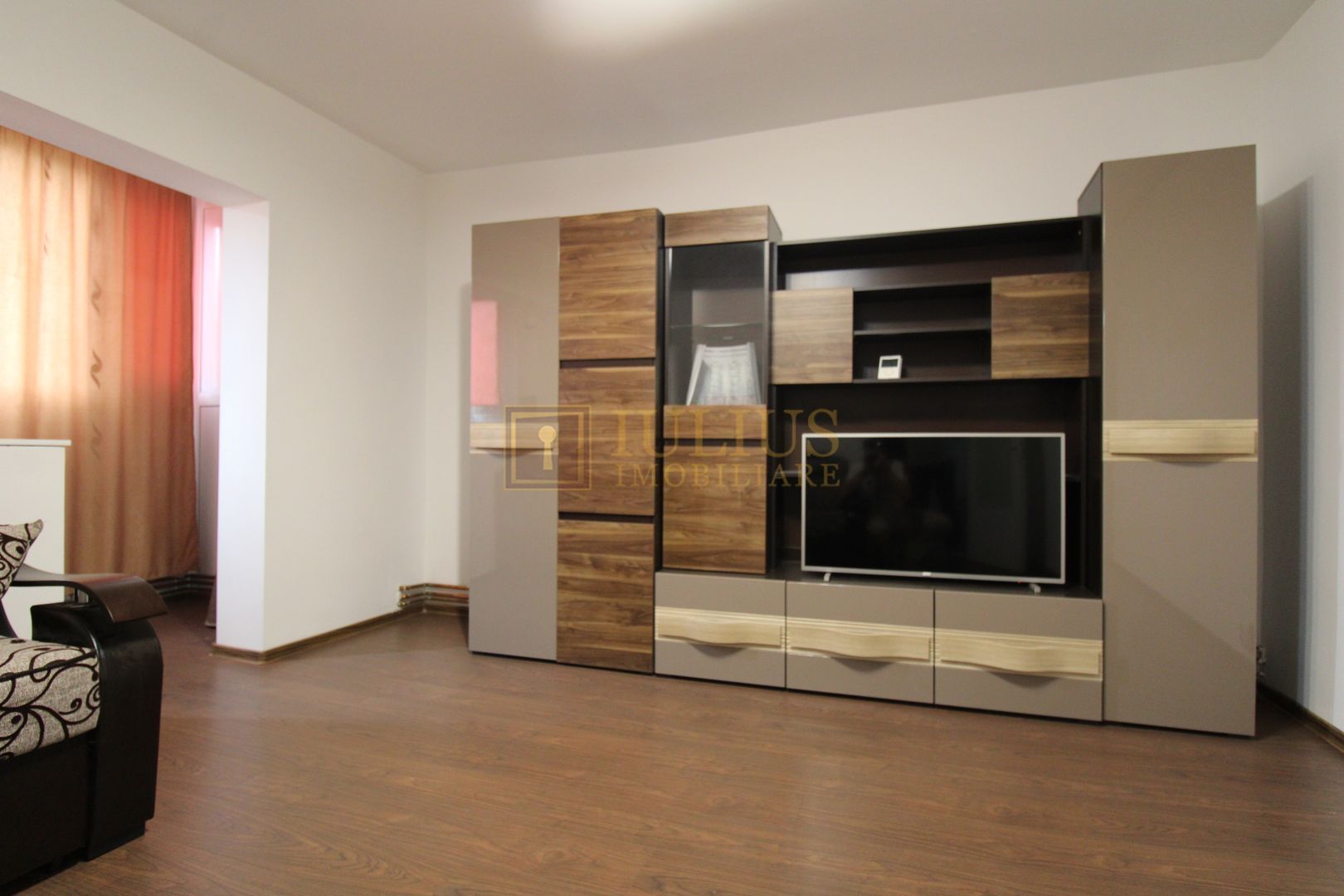 Zona Lipovei, 4 camere + 2 bai, centrala proprie, PET-FRIENDLY - Poză 2