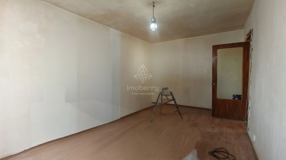 Vanzare apartament doua camere, de renovat, zona Crangasi - Str Ceahlau - Poză 3