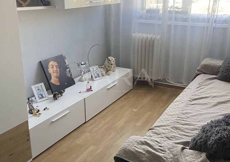 Apartament cu 4 camere decomandate, 2 parcări. Panoramă superbă! - Poză 2